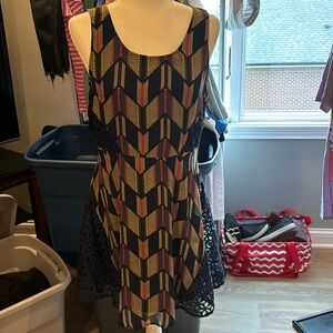 Sz L Doe & Rae navy chevron dress with lace detail